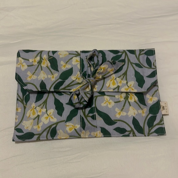 Agua by Agua Bendita clutch - Picture 1 of 2